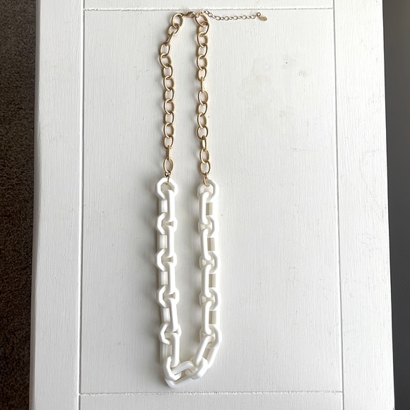 Acrylic White Chain Necklace - Picture 1 of 2